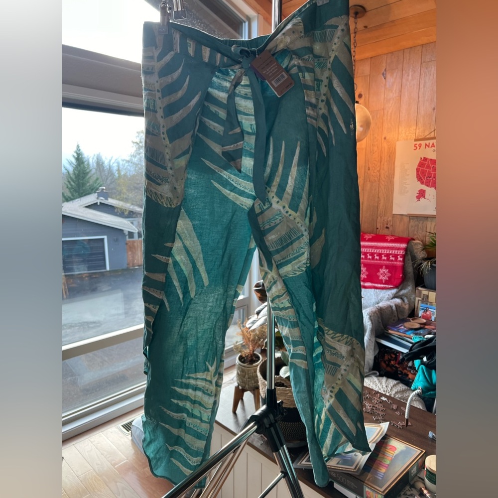 Patagonia women’s island pants L NWT